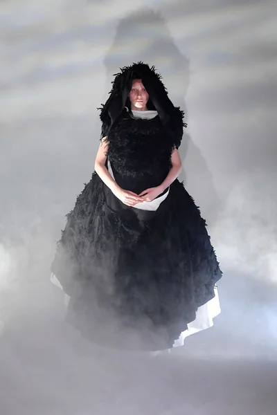 Look 18